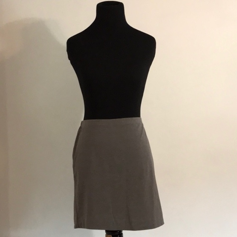 🤑 4 for $12 - H&M gray mini skirt